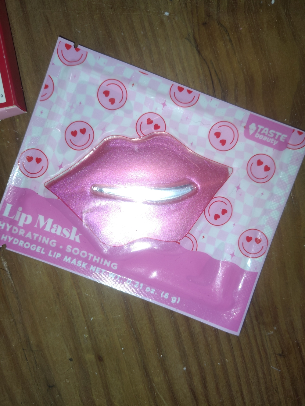 Hello Kitty Sweethearts Lip Balm & Hydrating Masks - Pink/Red - Picture 7 of 9